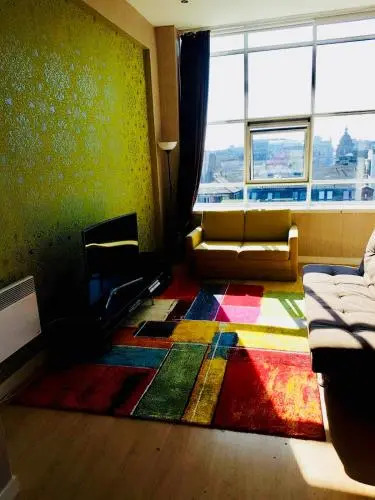 Glasgow City Center Flat with Parking