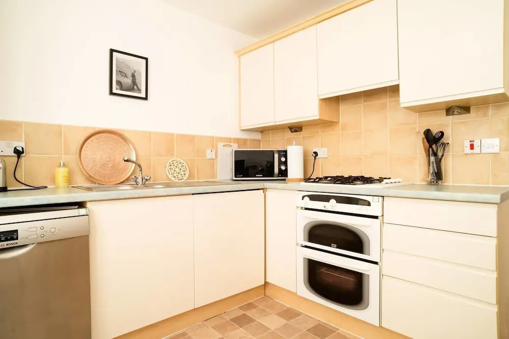 JOIVY Gorgeous Stockbridge Apt With Underground Parking