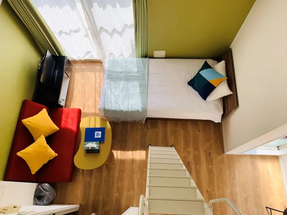 Rlis House Namba