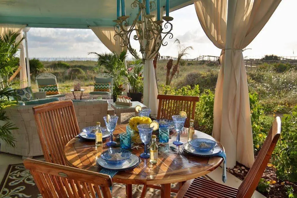 Oceanview Cottage by Beachcomber