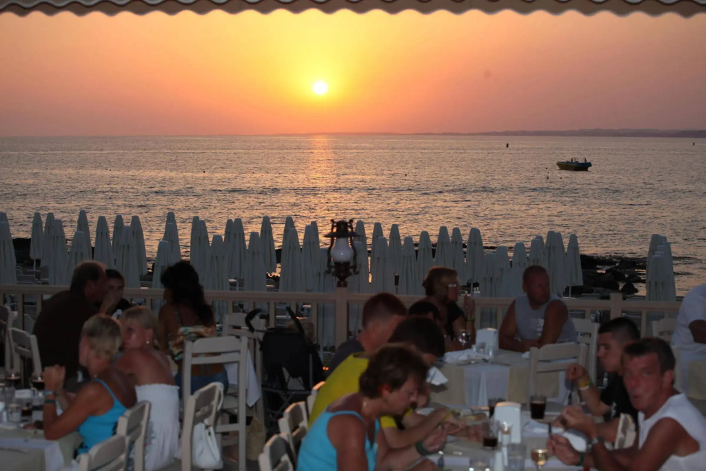 Can Garden Beach Hotel