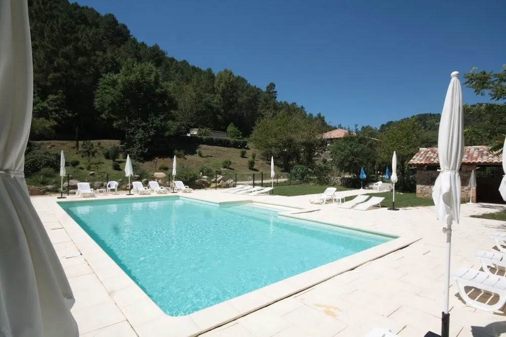 Logis Hôtel Restaurant Le Domaine de lEau Vive