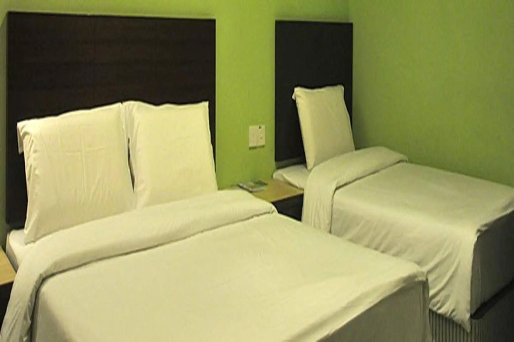 Golden Bay Hotel