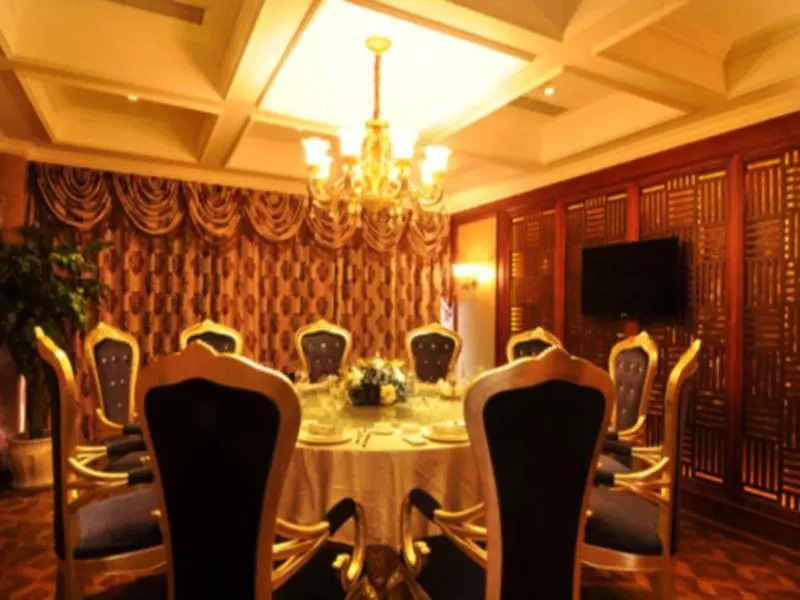Chengdu French Theme Gold Palace