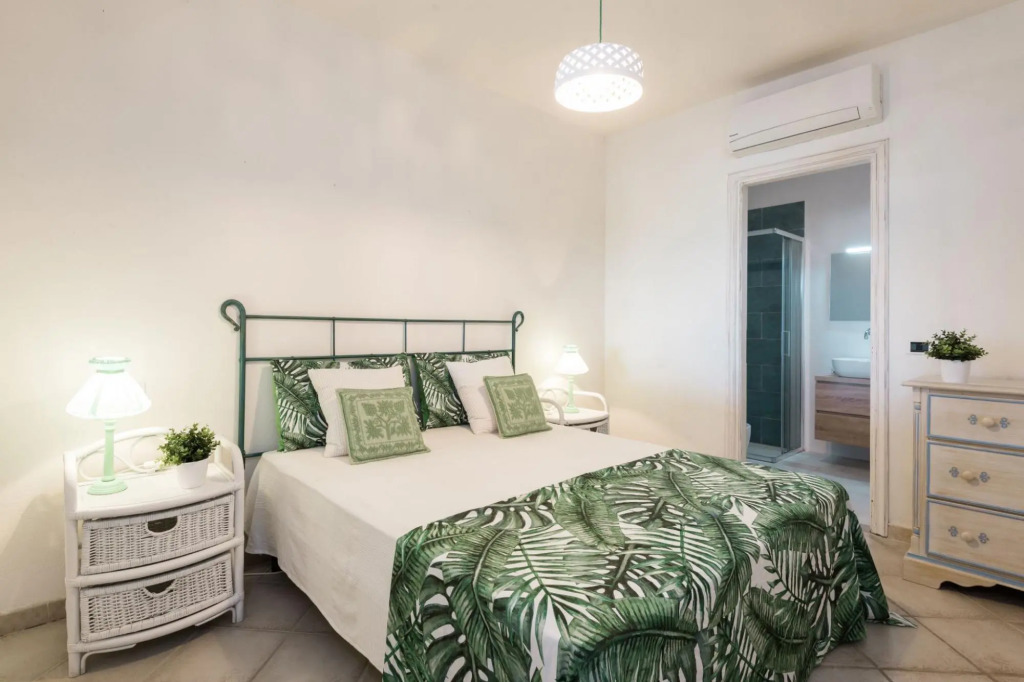 It consists of a large living room with comfortable sofa bed for 2 persons, two double bedrooms with-S'ABBA DI SU