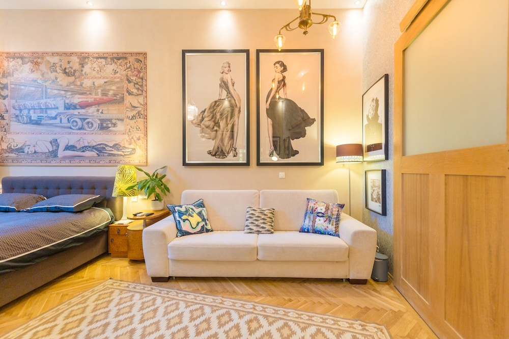 Venus Apartments - The Actor´s Den