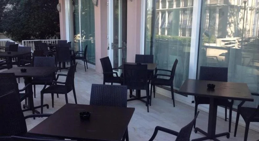 Club Hotel