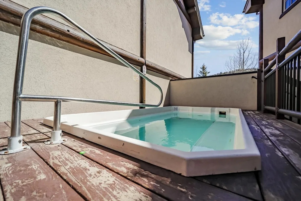 Corral 309w 3 Bedroom Condo by RedAwning