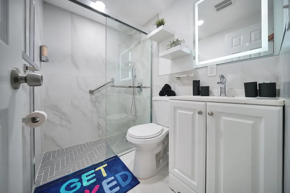 28 Guest - 4 Kitchens. Jungle Retreat in Heart Wynwood
