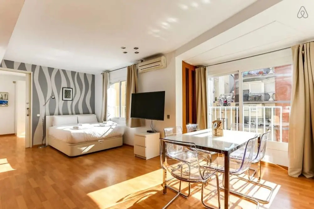 Luminous 2 Bedroom Next to Sagrada Familia