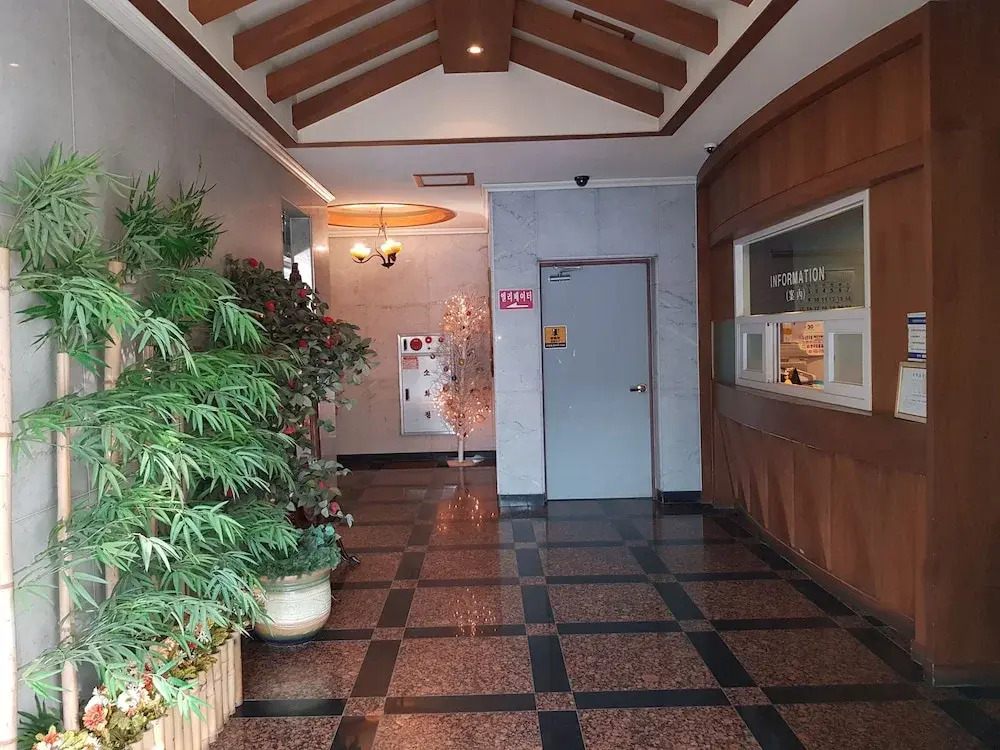 Biztel Ace Motel