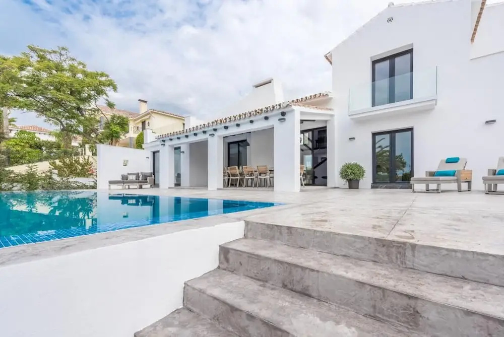 Magnificent And Modern Decorated Villa