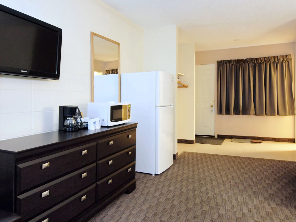 Canadian Motor Inn