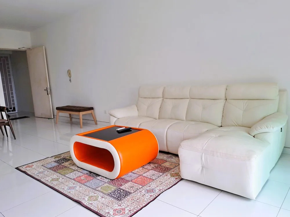 Skytrees Bukit Indah by HCK Travelers Pause 2BR 1BA 3min