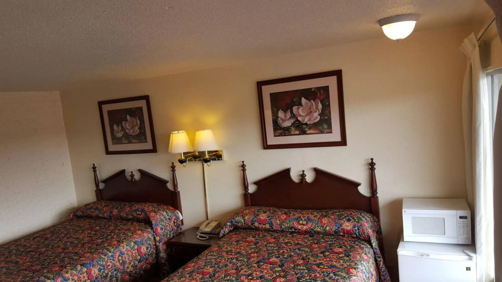 Red Carpet Inn - Blacksburg
