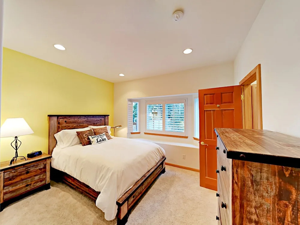 Westlake Village - 3 Br Home