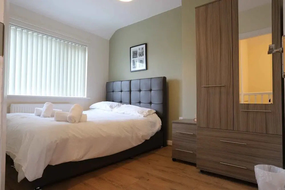 Solihull/NEC/Airport 3 BR Semi-detached House
