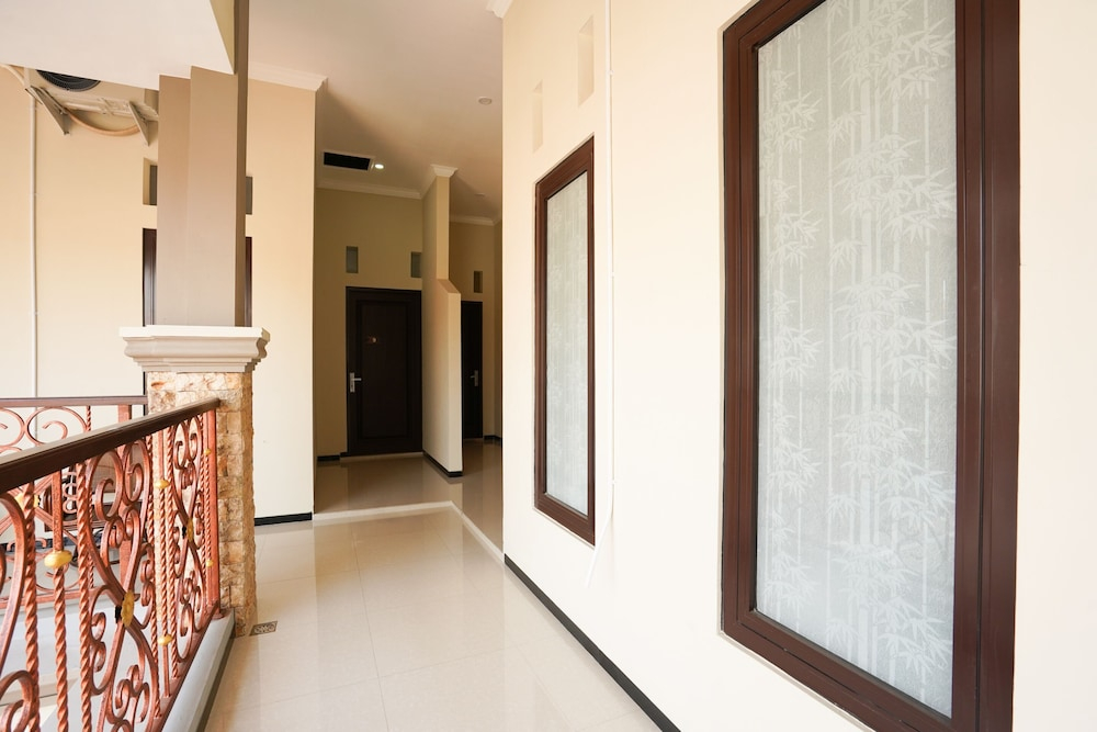 OYO Living 1743 Anie Residence