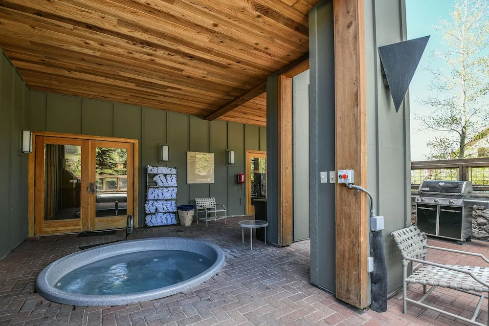 Buffalo Lodge 8421 by SummitCove Vacation Lodging
