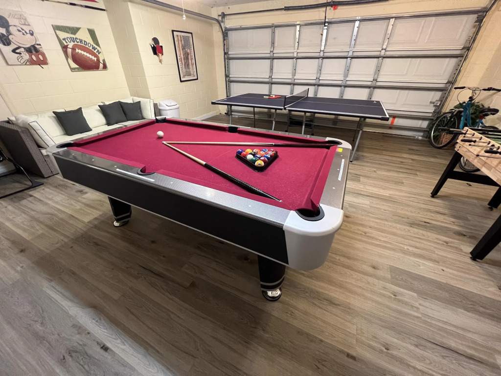 Luxury Lakeside Pool & Spa Home close to Disney, Kissimmee, US