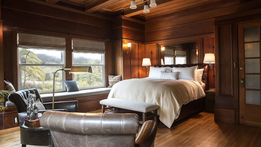 The Harbor House Inn