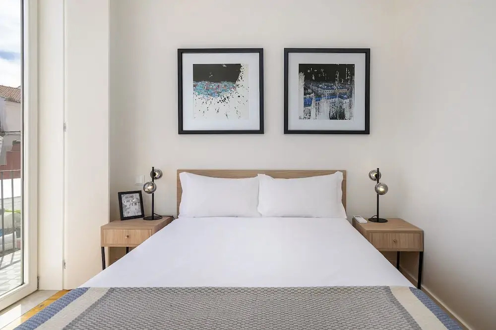Alfama 2-Bed Minimalist Retreat For Digital Nomads & Remote Workers