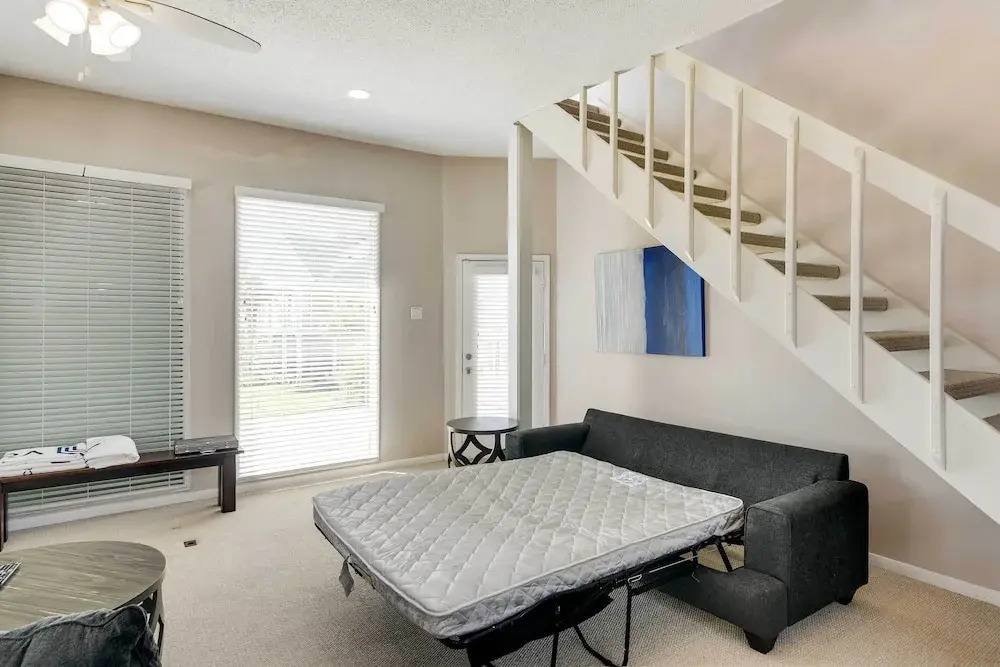 Walk to Ocean! Family & Pet-friendly Galveston Gem