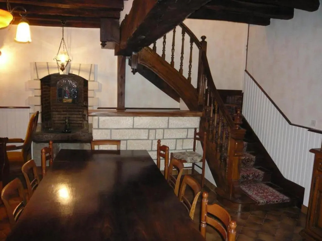 Grande maison à Saint-Pourçain avec piscine, sauna et WiFi - FR-1-489-60