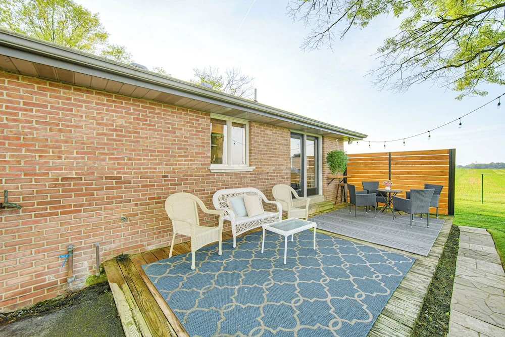 3 Mi to Dutch Wonderland: Serene Home w/ Deck