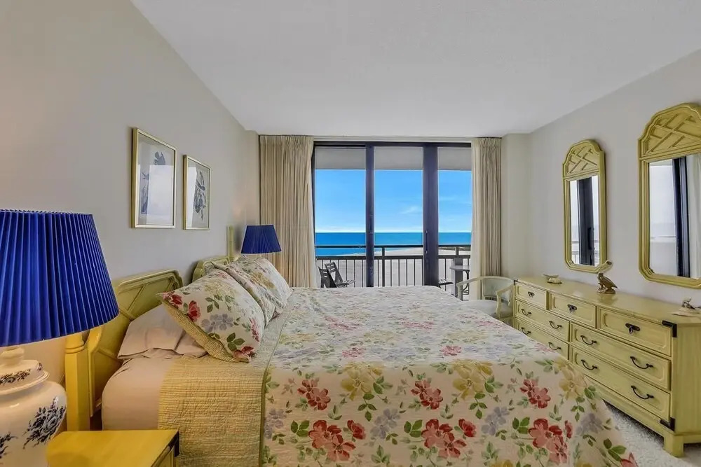 Modern 11th Floor Beachfront Condo With Views/pool