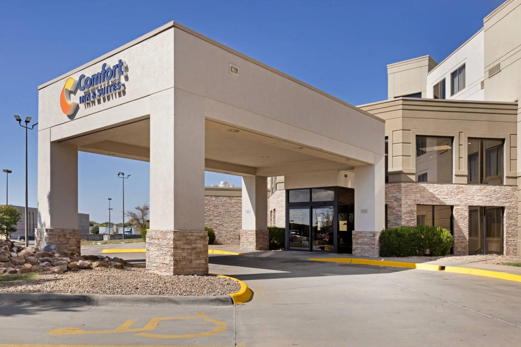 Comfort Inn & Suites Wichita Northeast