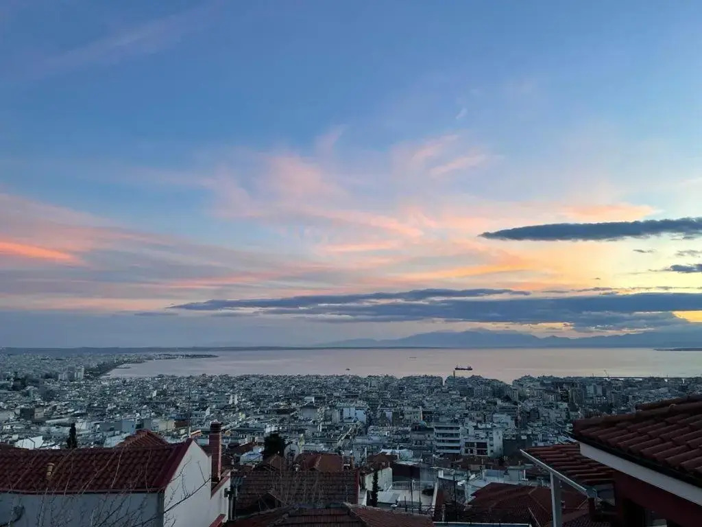 Stunning city view apt & parking space at Old town