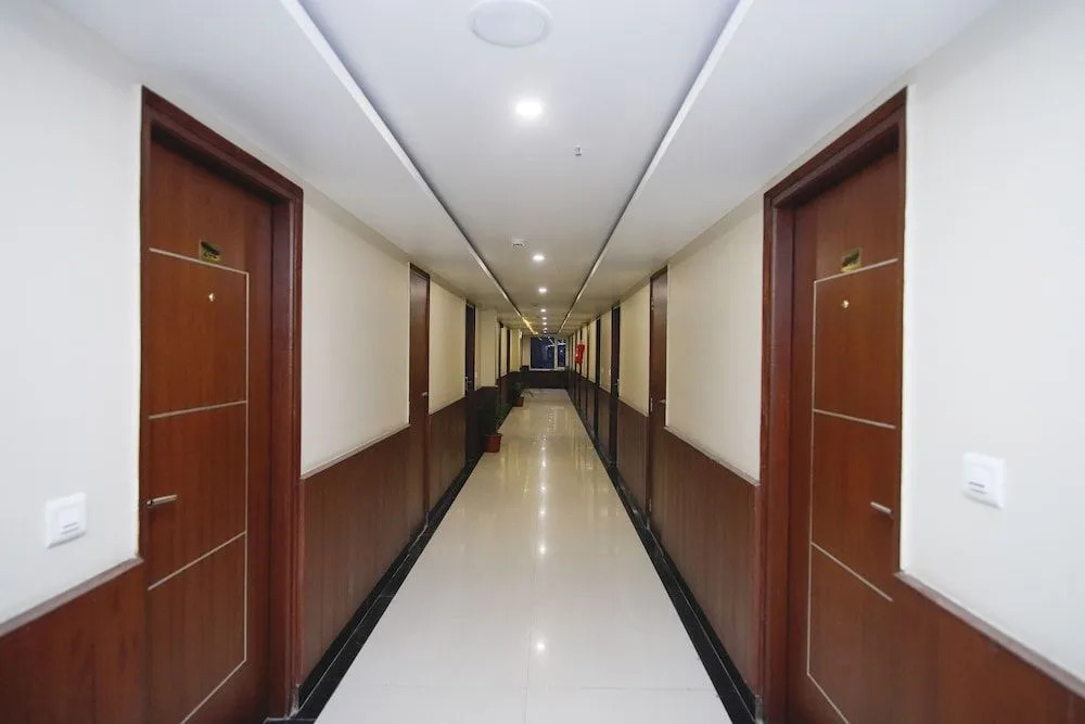Capital O 27646 Hotel Grand Sm Regency