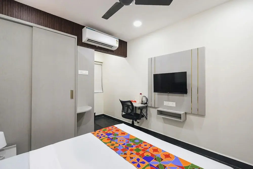 FabHotel Yendluris Abode