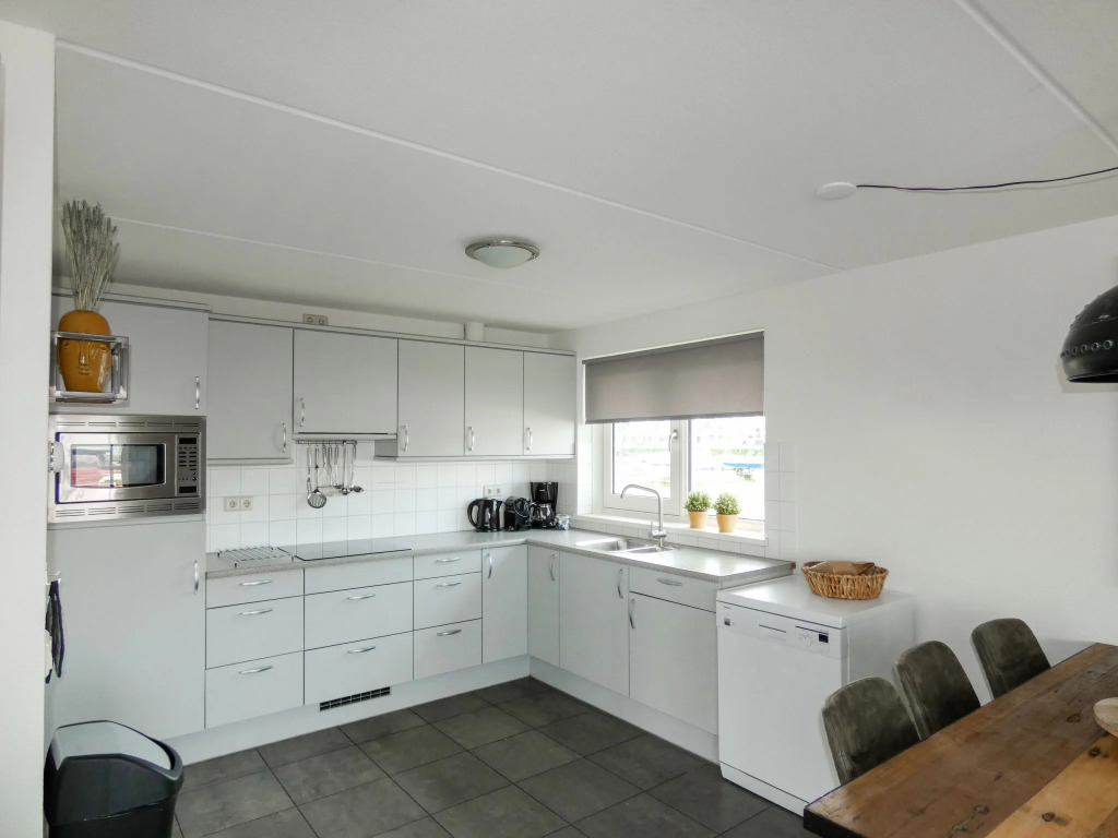 Holiday Home De Meerparel-1 by Interhome