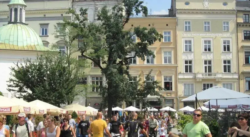 Main Market Square Apartments