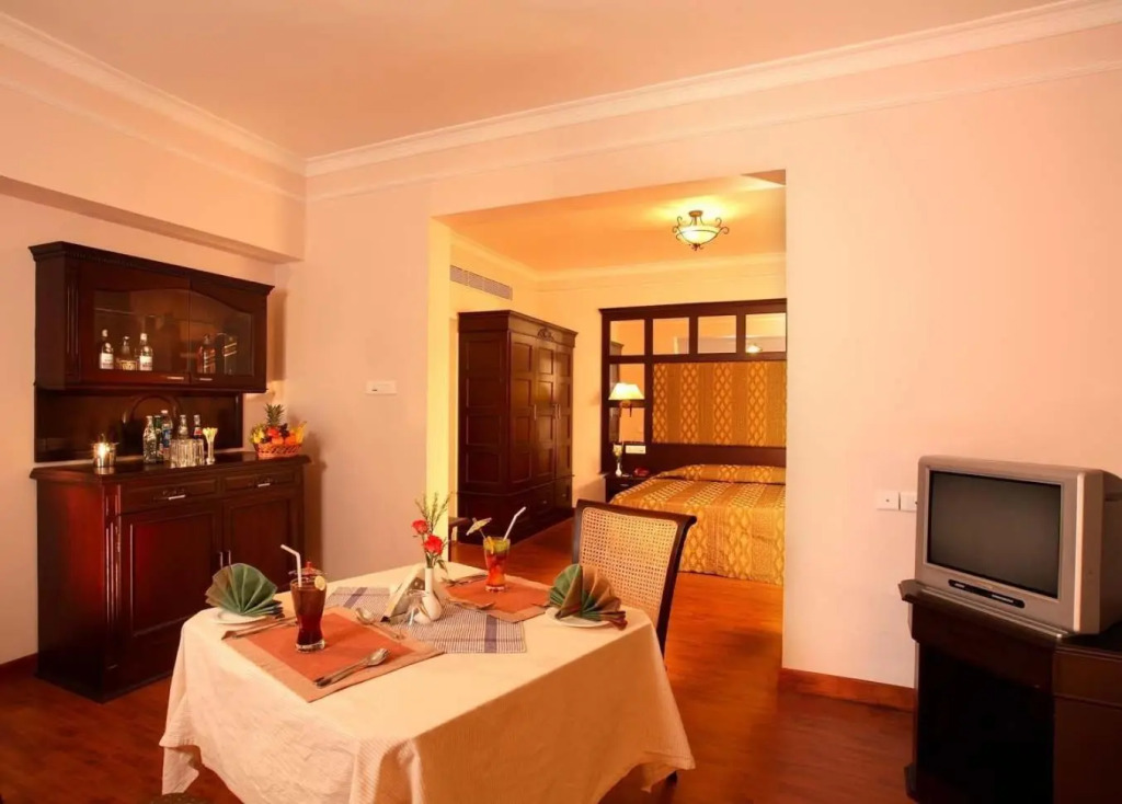 Holiday Hotel
