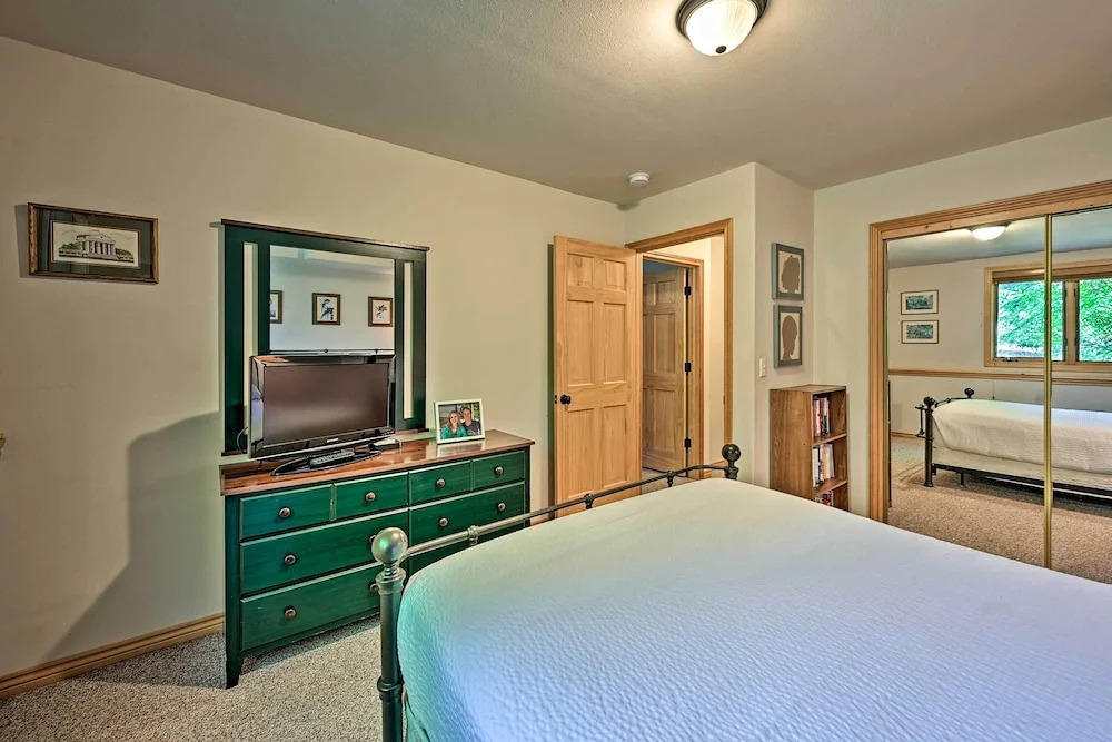 Mountain Home With Decks, Walk to Gondola