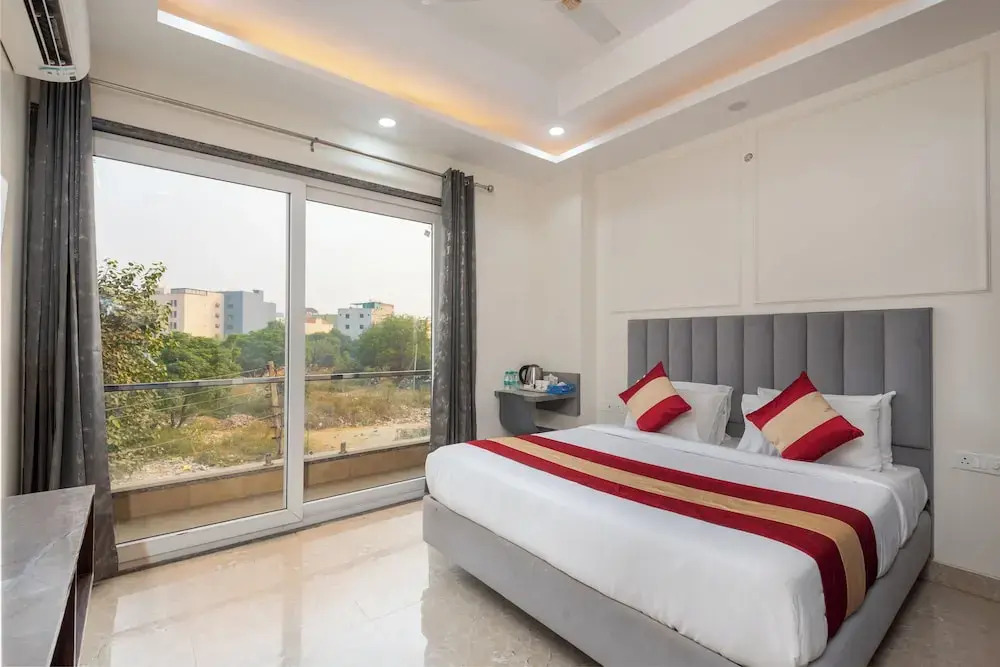 FabHotel Comfort N Stay - Huda City Centre Metro