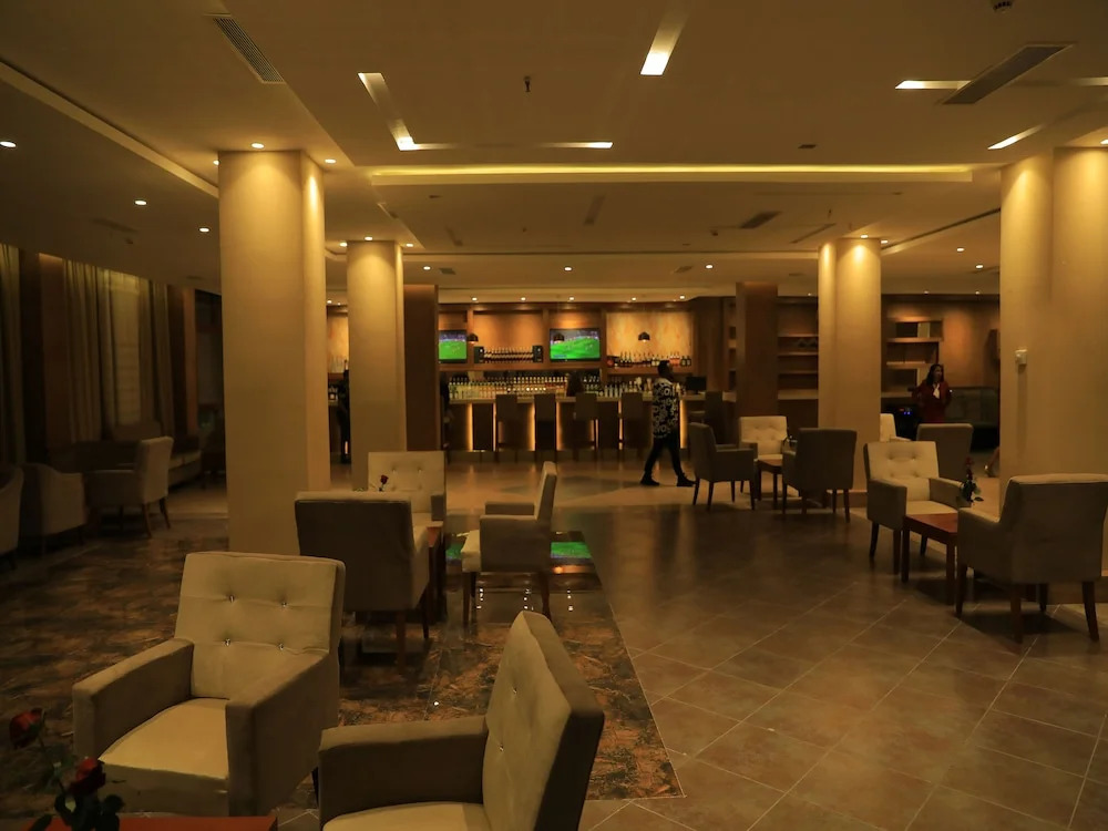 Kenenisa.. Oasis International Hotel