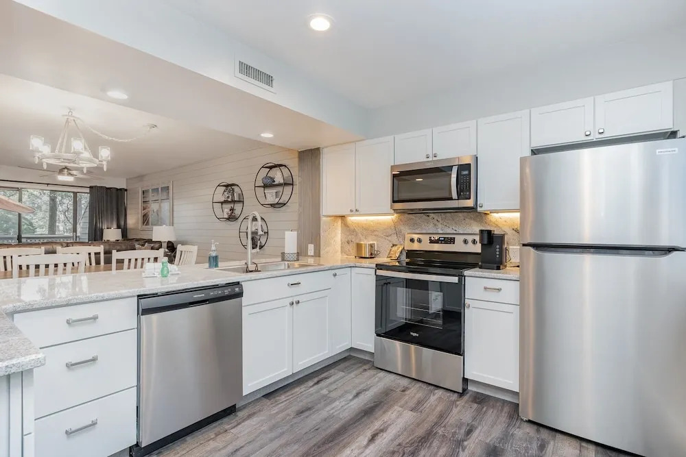 Completely remodeled and open 18C Richmond Park villa