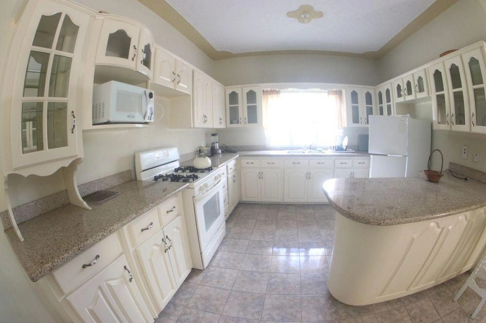 8 BR Waterfront Villa - Ocho Rios