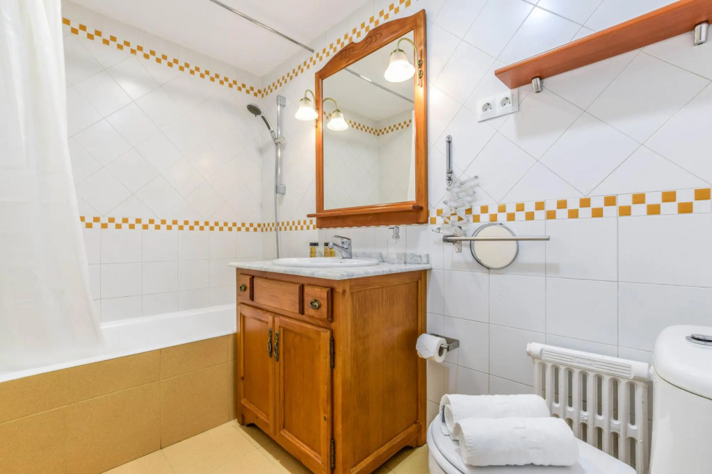 Alcalá I in Madrid with 3 bedrooms and 2 bathrooms