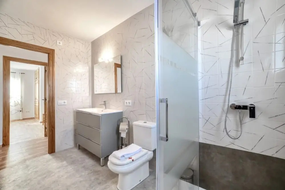 Villa - 4 Bedrooms with Pool and WiFi - 104984