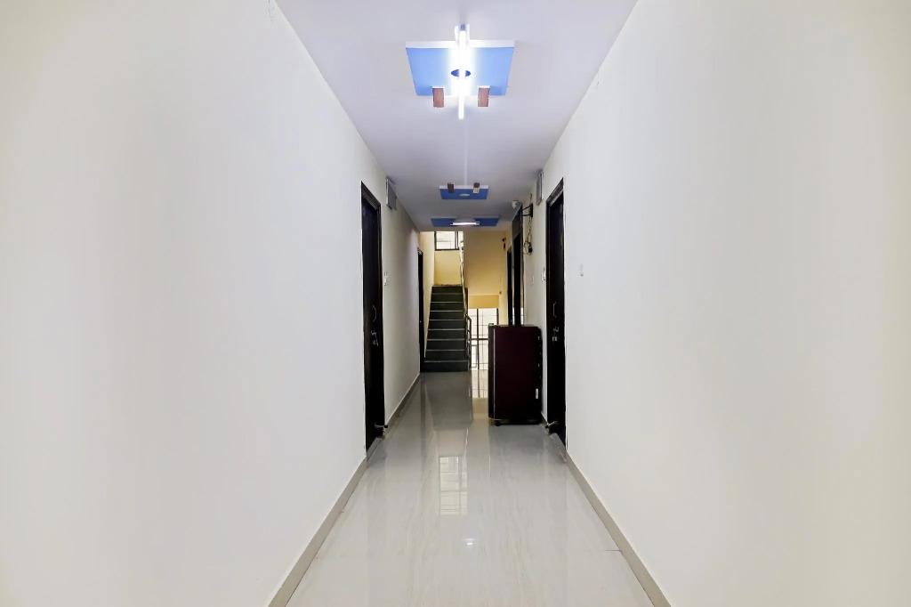 Oyo 80590 Sri Sudharshana Sai Luxury Rooms