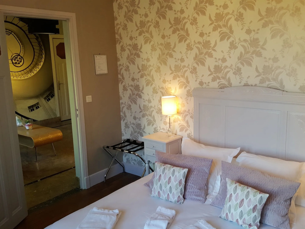 Le Castel Guesthouse