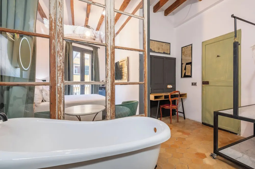 Dog Admiral - Urban Guest House