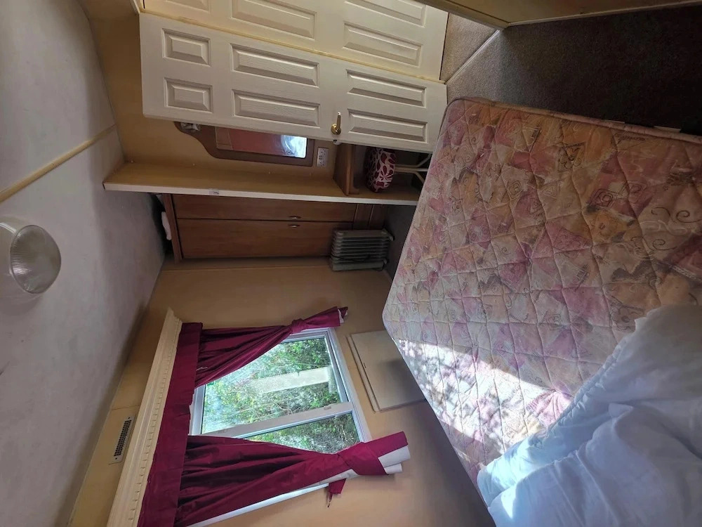 Twin Ayre Cabin Retreat, Welshpool