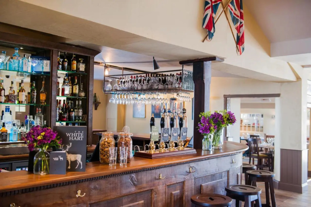 The White Hart, Overton