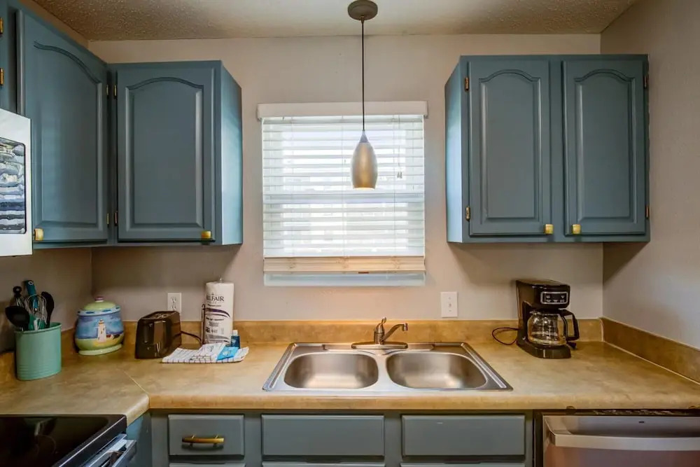 Fantastic Condo in Gulf Shores Directly on the Beach With Pool Covered Parking